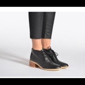 Clark's "Phenia Carnaby" leather ankle boot size 39.5